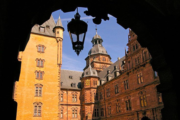 Schlosshof Schloss Johannisburg