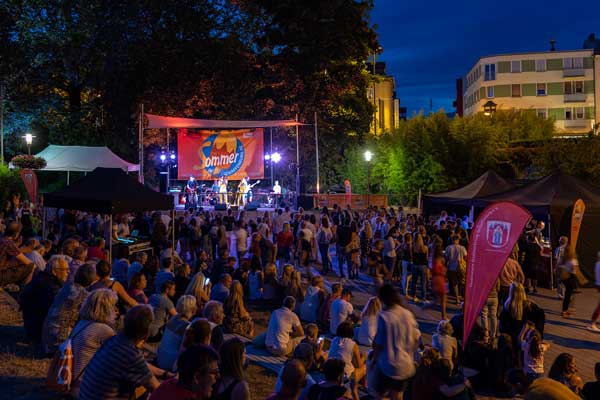 Aschaffenburg bis Mitternacht – Sommerbühne (Foto: Till Benzin)